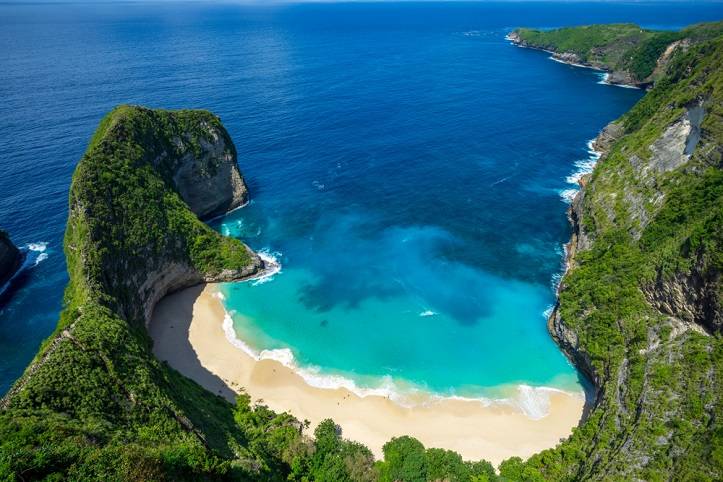 kelingking-strand-nusa-penida-bali