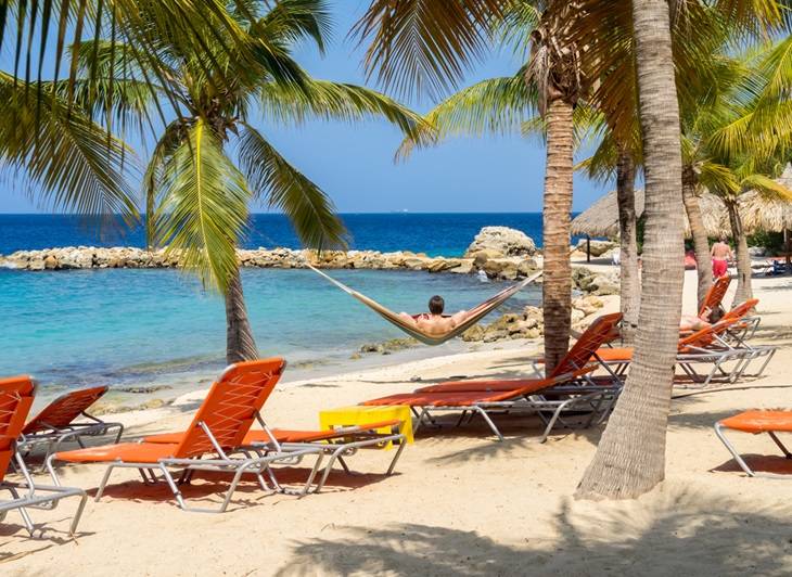 curacao-blauwbaai-strand