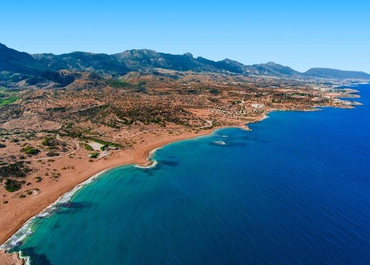 afgelegen-zandstrand-cyprus